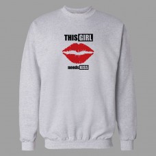 Sweatshirt This Girl Needs Kiss